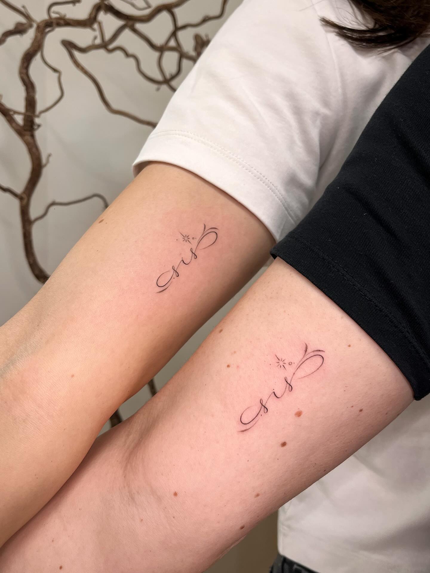 Delikatny napis – fine line